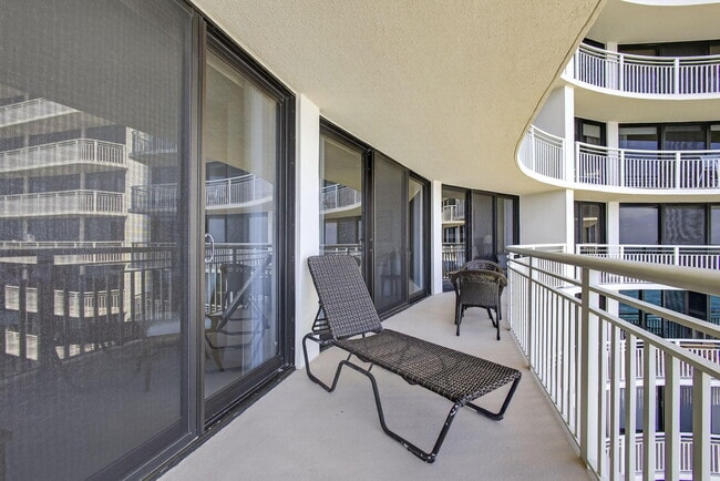 Building Photo - 3000 N Ocean Dr