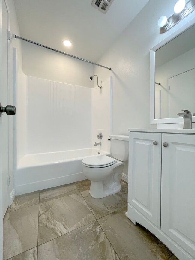 Building Photo - 3 Bed + 1.5 Bath + 2 Car Garage