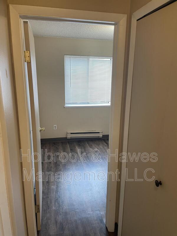 Building Photo - 1209 W Plum St