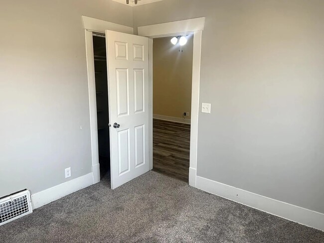 Building Photo - 411 Voorhis St