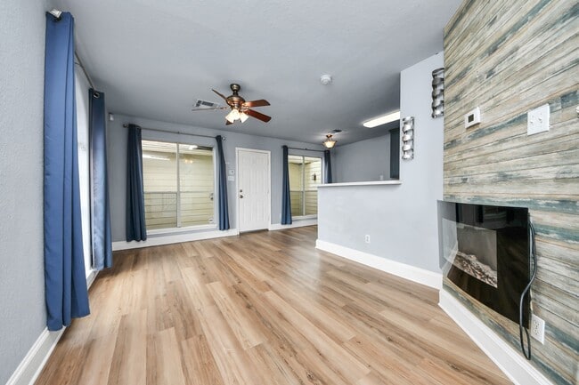 Building Photo - 1010 Gardenwalk Dr