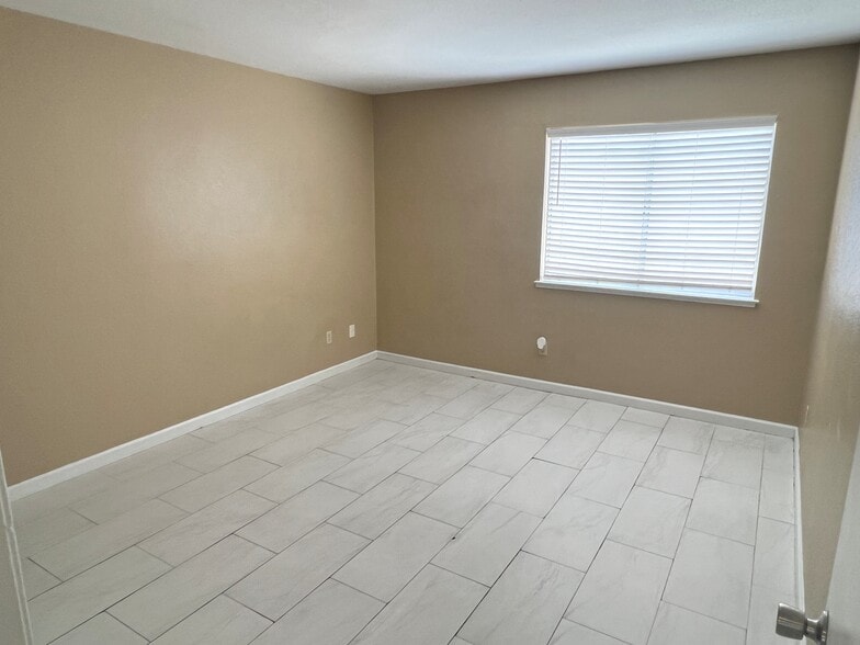 Building Photo - 5354 Meadow Wood Ln