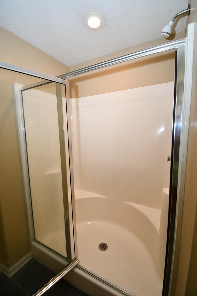 Building Photo - 604 Derouen St