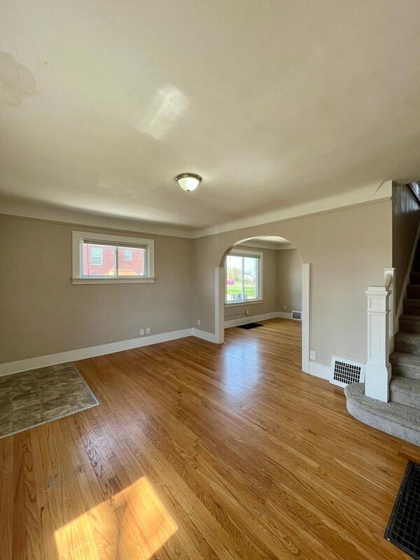 Building Photo - 162 Labadie St