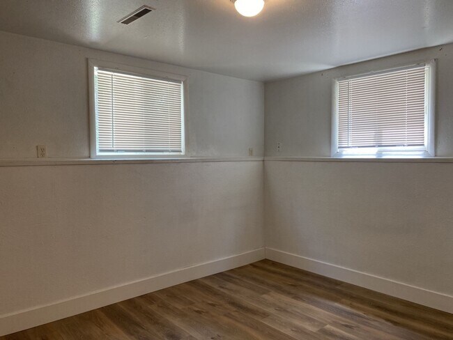 Building Photo - 2 Bed 1 Bath Duplex in Country Setting - NW Ft. Collins