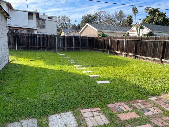 Building Photo - 155 S Grand Oaks Ave