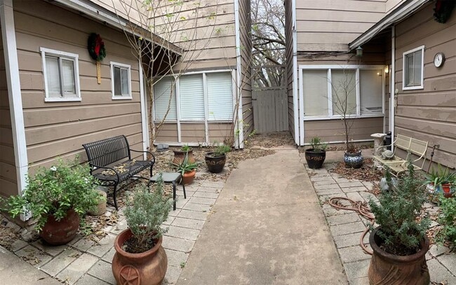 Building Photo - 2304 Mission Hill Dr