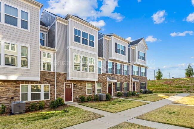 Building Photo - 9769 Oaklawn Blvd NW