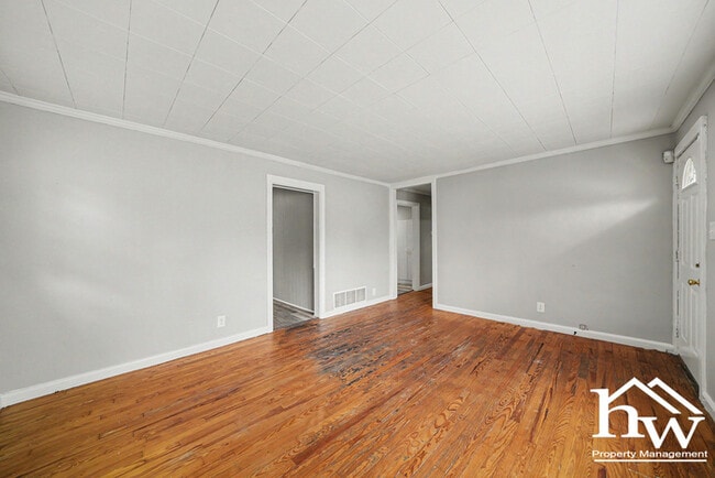 Building Photo - Three bedroom in Mishawaka