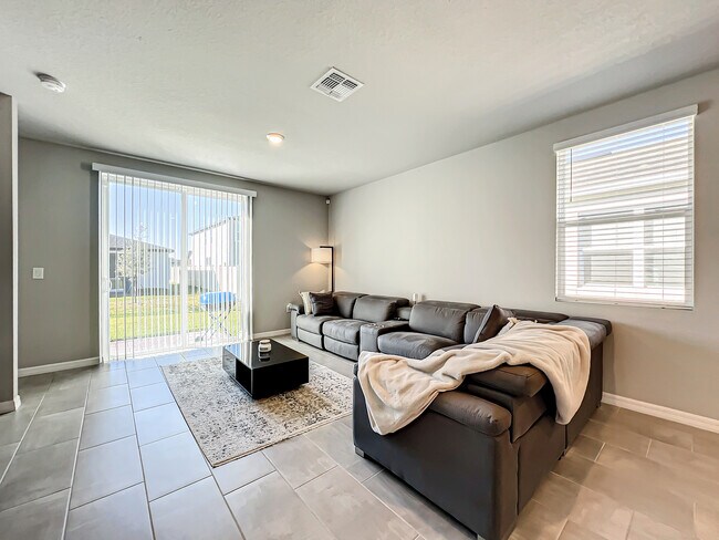 Building Photo - 2362 Brassie Ct