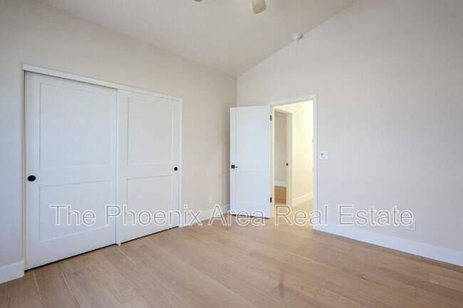 Building Photo - 1531 E Silverwood Dr