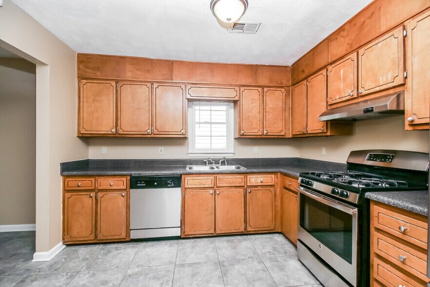 Building Photo - 2021 Corners Cir