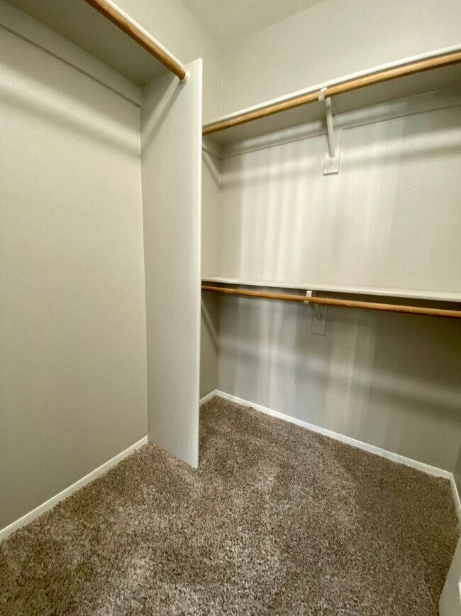 Building Photo - Ground Floor 1 Bedroom 1 Bathroom in Lakeshore @ Anderson Springs