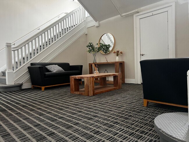 Building Photo - 4627 E Thompson St