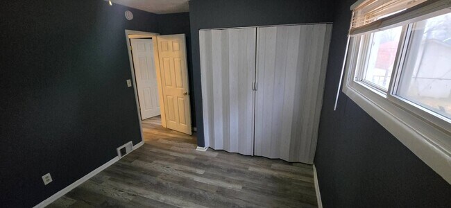 Building Photo - Charming 3-Bedroom Property in Prime Location ( SECTION 8 VOUCHER ACCEPTED )