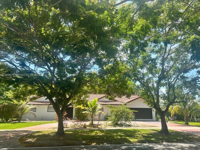 Building Photo - 15775 N Miami Ave