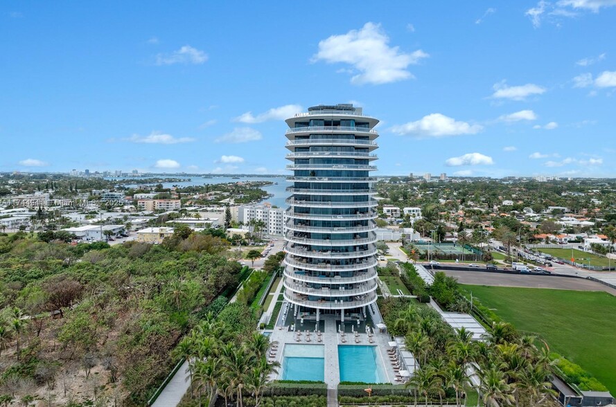 Building Photo - 8701 Collins Ave