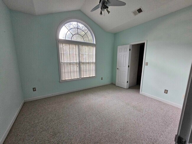 Building Photo - 1011 Hillsdale