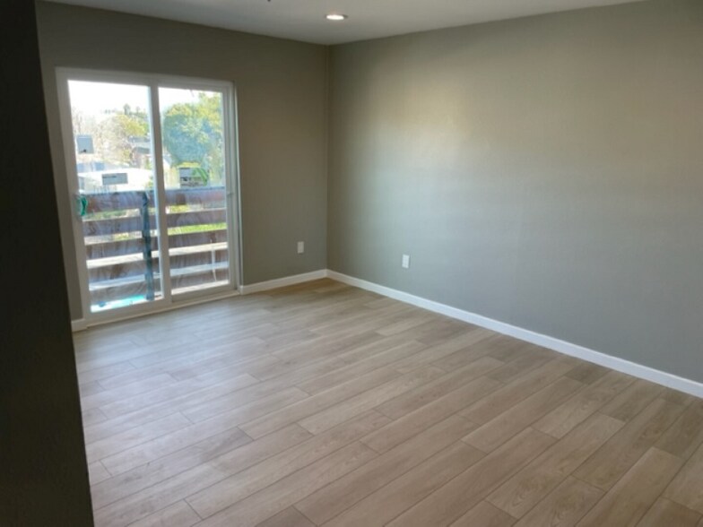 Building Photo - 3055 Martin Ave