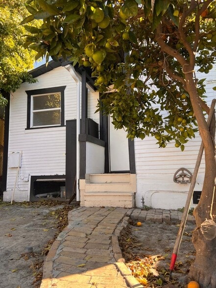 Building Photo - 2117 E 112th St