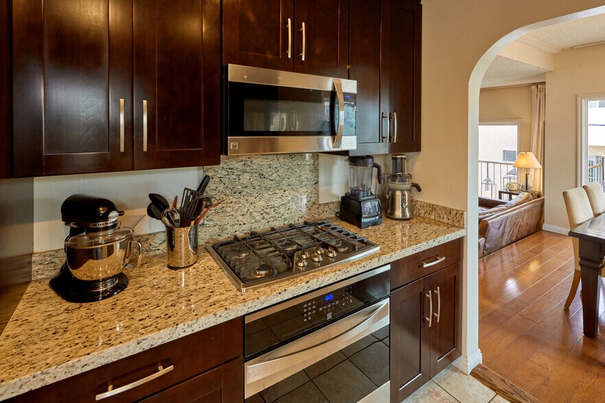 Building Photo - 817 10th St