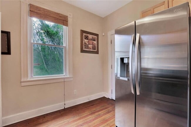 Building Photo - Great Bungalow for Rent!