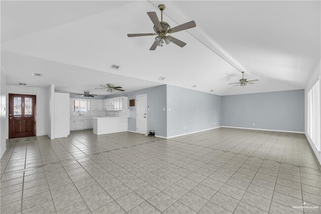 Building Photo - 20 Meadow Way Dr