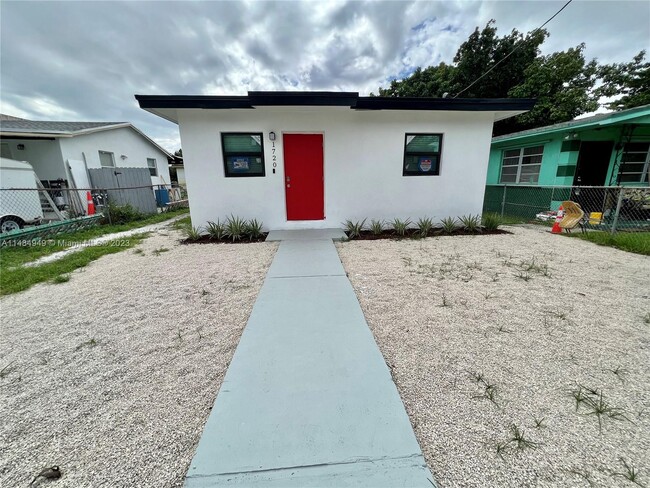 Building Photo - 1720 NW 68th Ter
