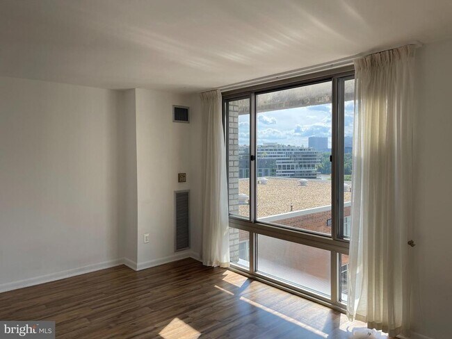 Building Photo - 950 25th St NW