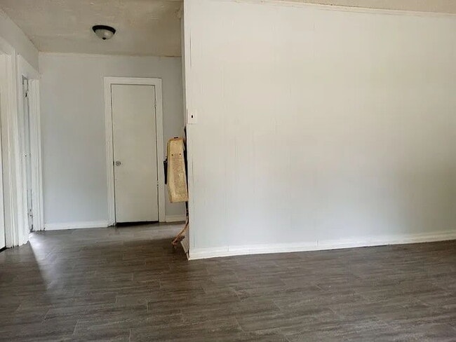 Building Photo - 98 Camp Cir