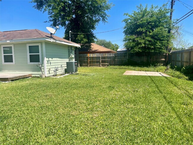 Building Photo - 7953 Turquoise Ln