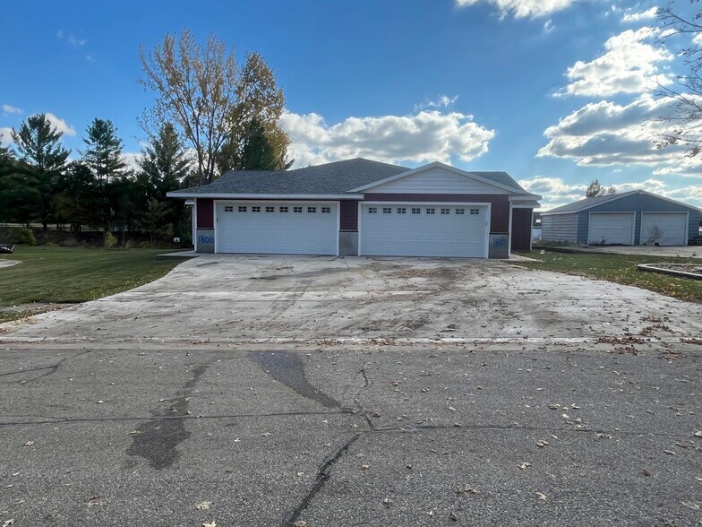 Building Photo - 1800 Sheldon Ave