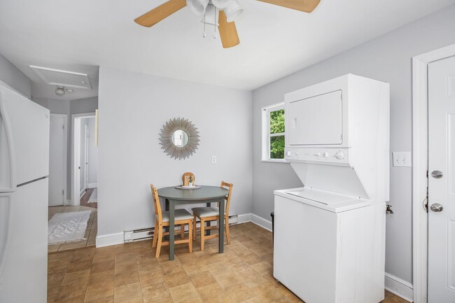 Building Photo - Adorable home in Kernersville!