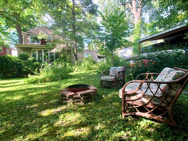 Building Photo - 1817 Spohn Ave