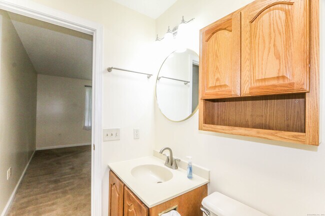 Building Photo - 409 The Meadows