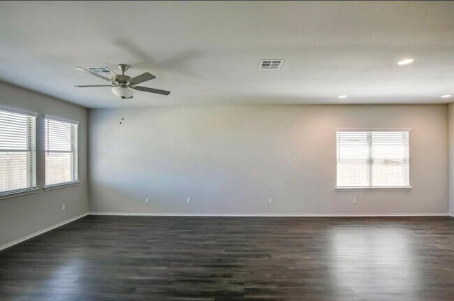 Building Photo - 129 Goldfinch Dr