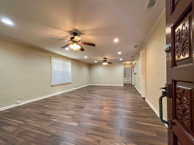 Building Photo - 2504 Clark Blvd