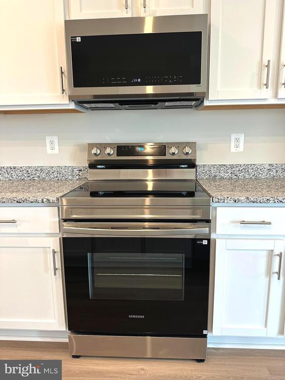 Building Photo - 369 Huntwell W Ave