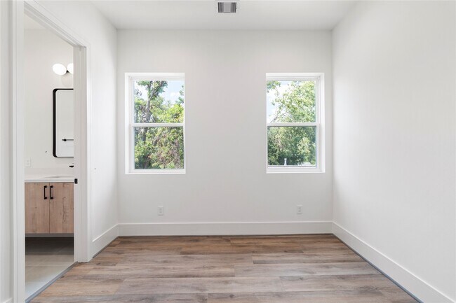 Building Photo - 4218 Nichols St