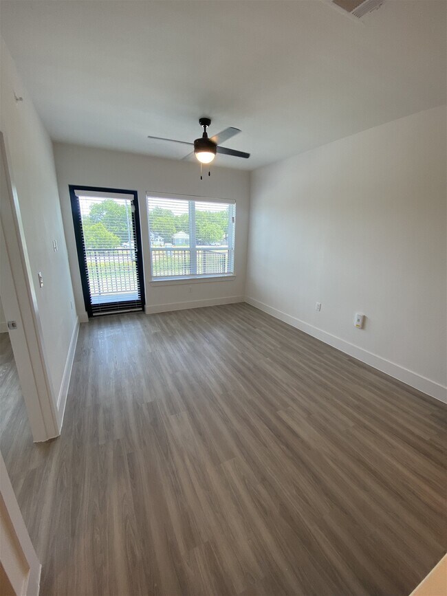 Building Photo - 201 W Bufford St