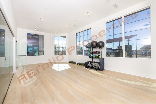 Building Photo - 813 Basswood Gln Trl