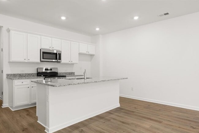 Building Photo - 240 Kenoot Dr