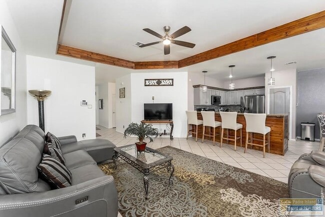 Building Photo - 1 Torrey Pines Dr