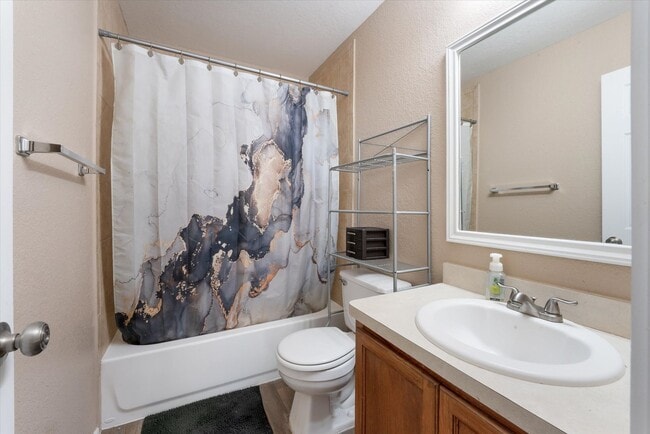 Building Photo - Easy Living on Amber Ledge