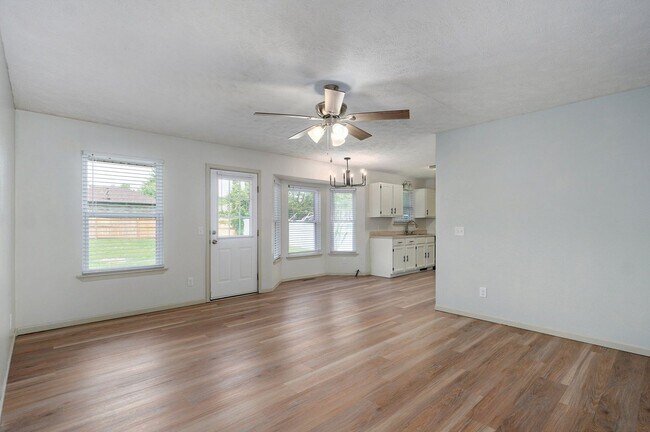 Building Photo - Charming 3 Bedroom, 2 Bathroom house in Ni...