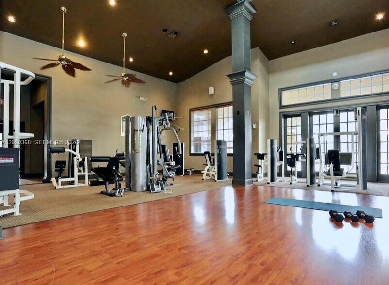 Building Photo - 2548 Centergate Dr