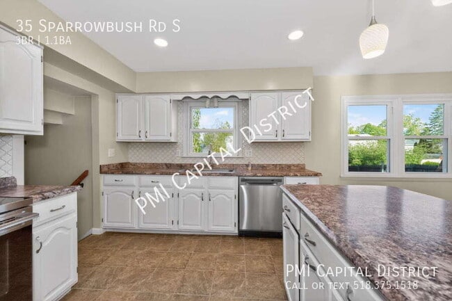 Building Photo - 35 Sparrowbush Rd S