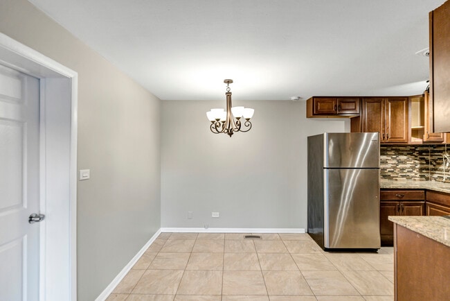 Building Photo - 1321 Yarmouth Ct