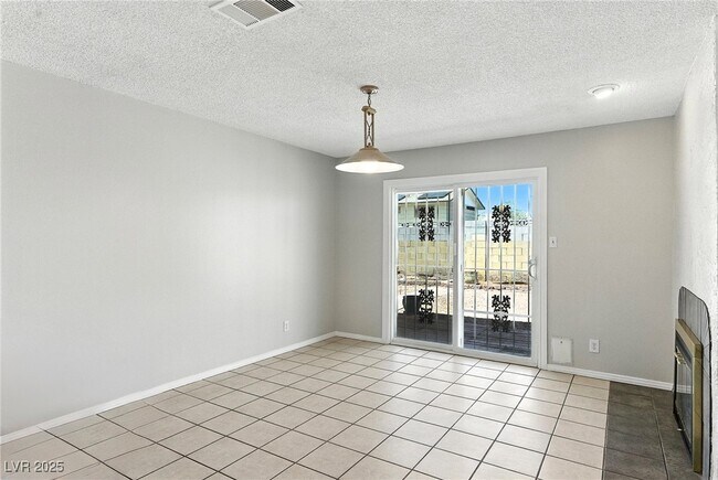 Building Photo - 4272 E Russell Rd