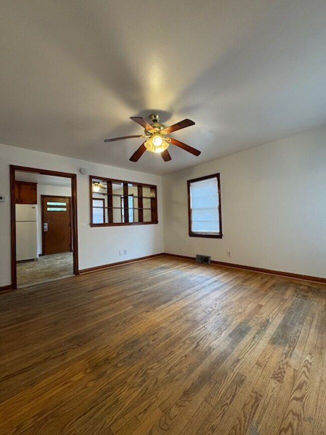 Building Photo - 908 N Audubon Ave